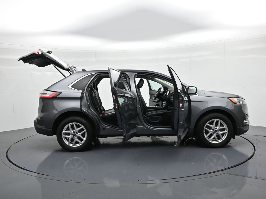 Ford Edge Vehicle Full-screen Gallery Image 23