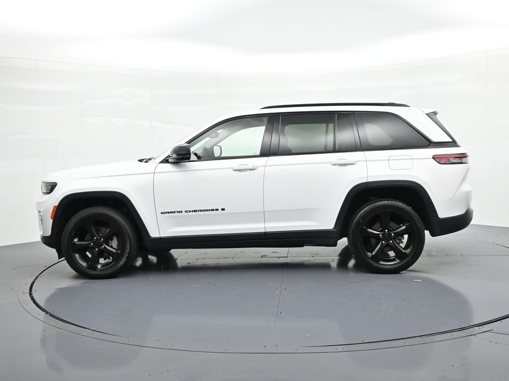 Jeep Grand Cherokee Vehicle Full-screen Gallery Image 05