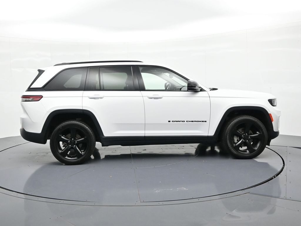 Jeep Grand Cherokee Vehicle Full-screen Gallery Image 09