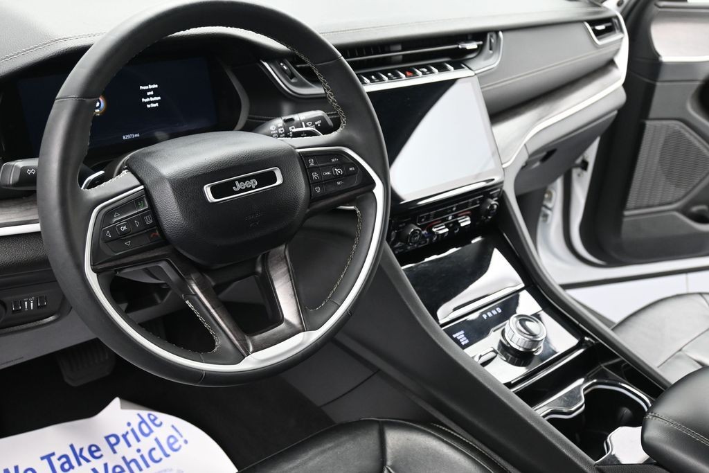 Jeep Grand Cherokee Vehicle Full-screen Gallery Image 15