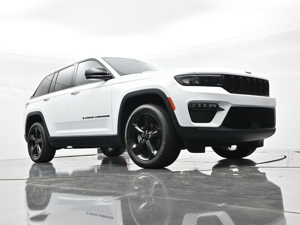 Jeep Grand Cherokee Vehicle Full-screen Gallery Image 20