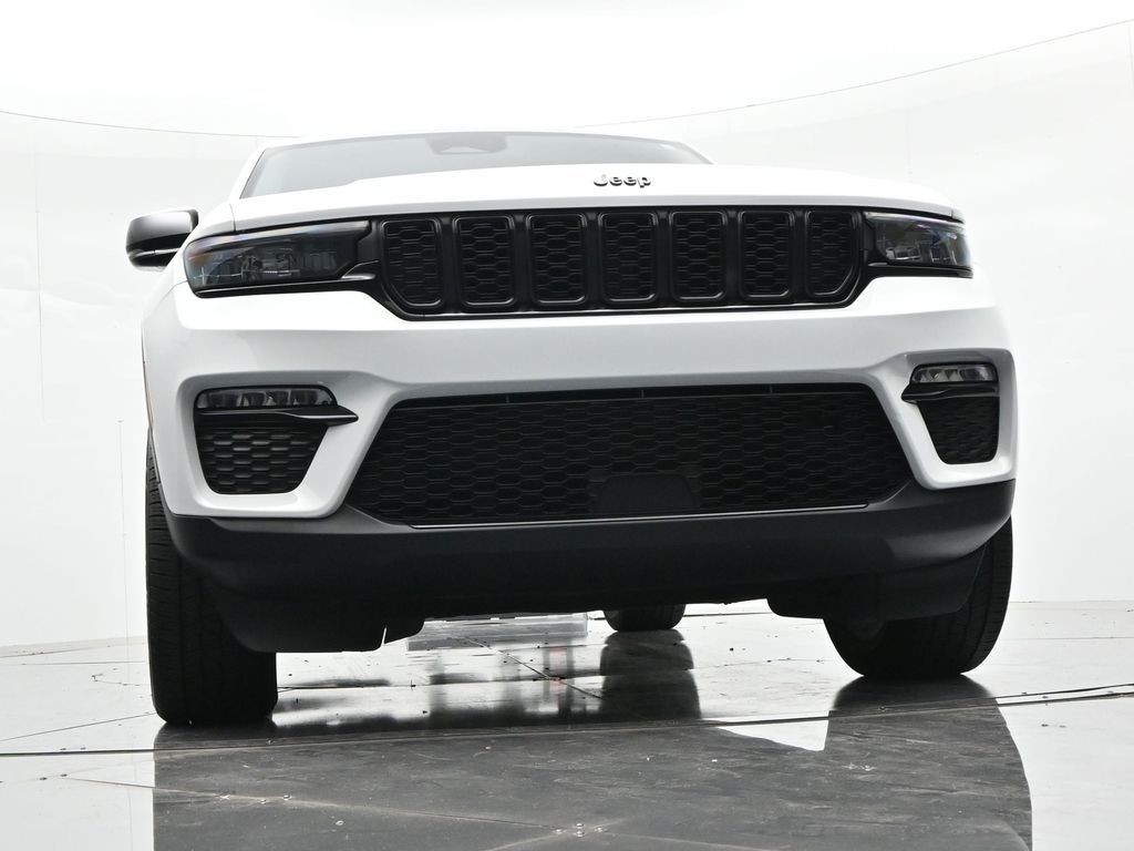 Jeep Grand Cherokee Vehicle Full-screen Gallery Image 21