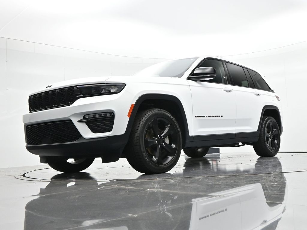 Jeep Grand Cherokee Vehicle Full-screen Gallery Image 22