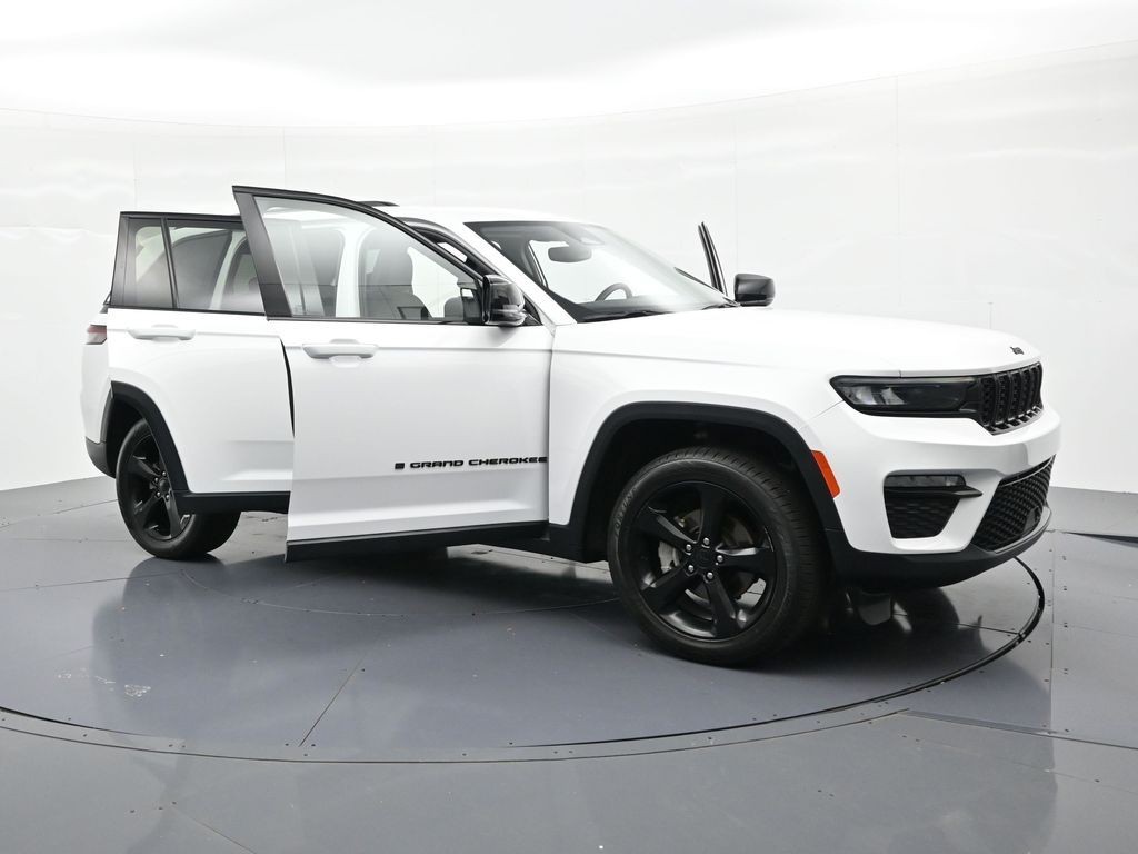 Jeep Grand Cherokee Vehicle Full-screen Gallery Image 25