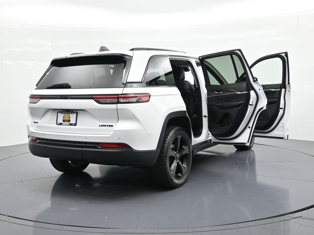Jeep Grand Cherokee Vehicle Full-screen Gallery Image 26