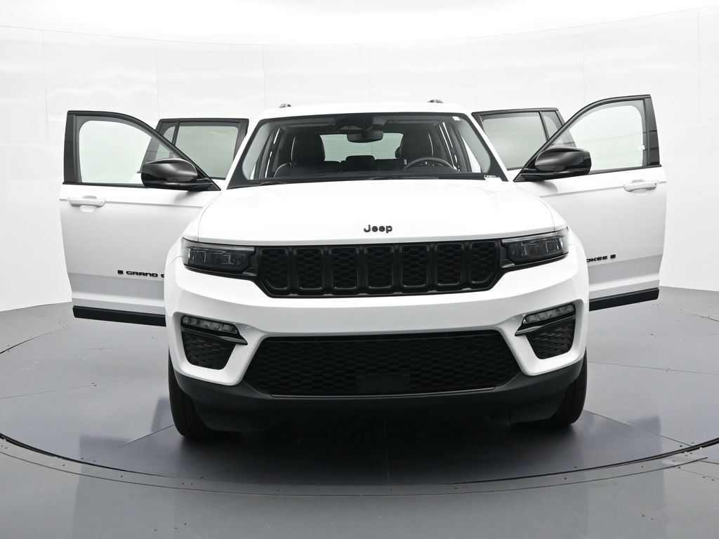 Jeep Grand Cherokee Vehicle Full-screen Gallery Image 27