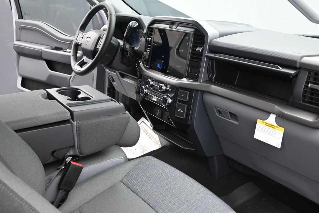 Ford F-150 Vehicle Full-screen Gallery Image 10
