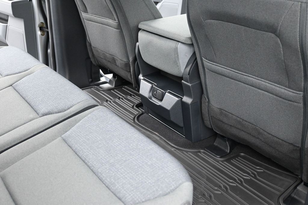 Ford F-150 Vehicle Full-screen Gallery Image 11