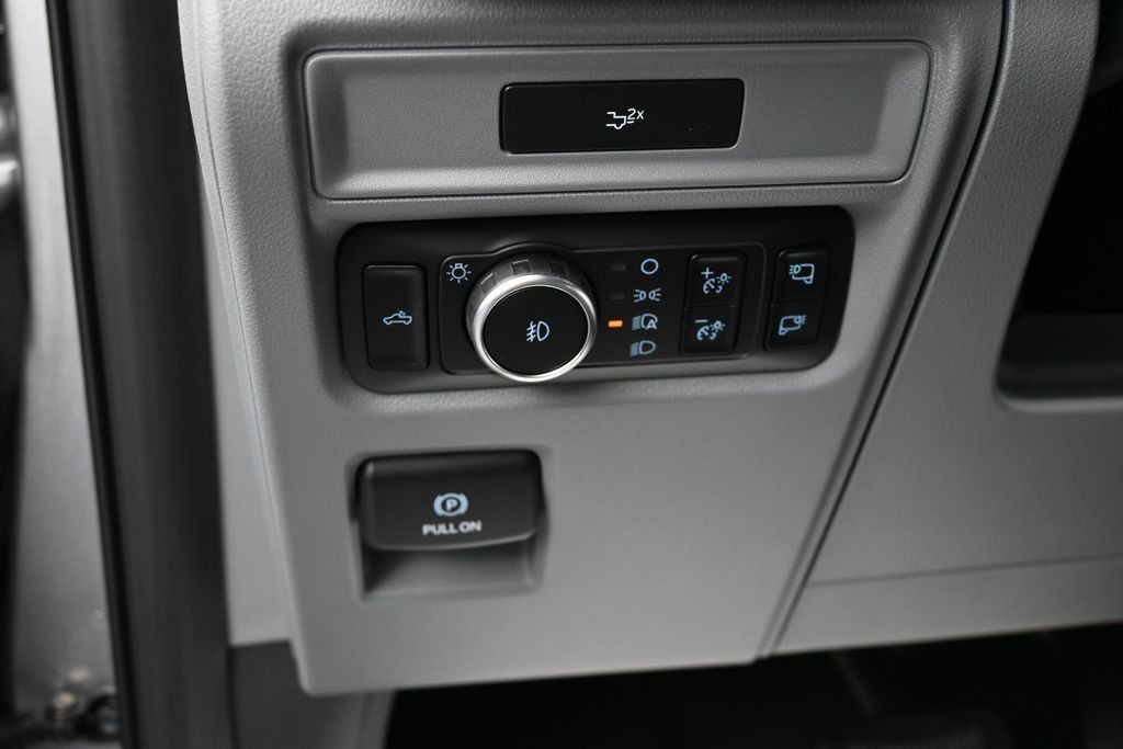 Ford F-150 Vehicle Full-screen Gallery Image 13