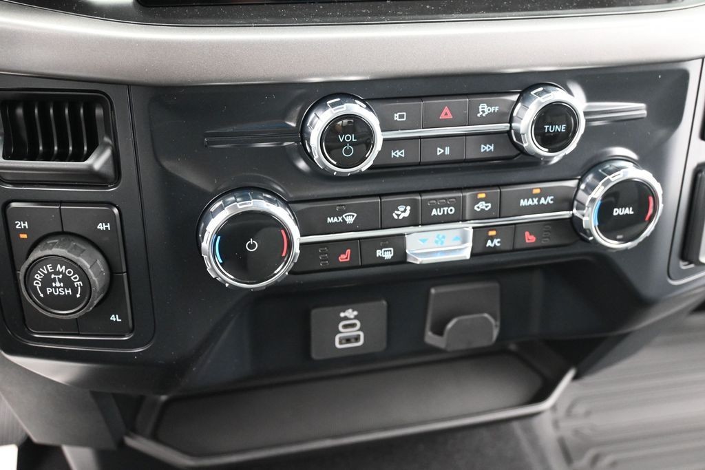 Ford F-150 Vehicle Full-screen Gallery Image 15