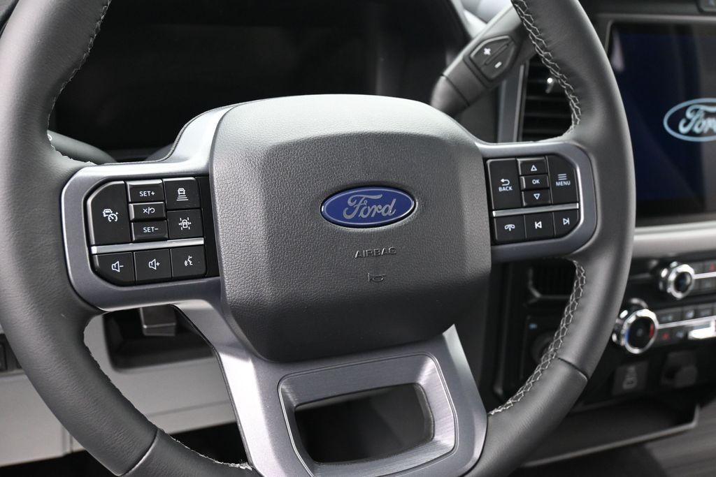Ford F-150 Vehicle Full-screen Gallery Image 16