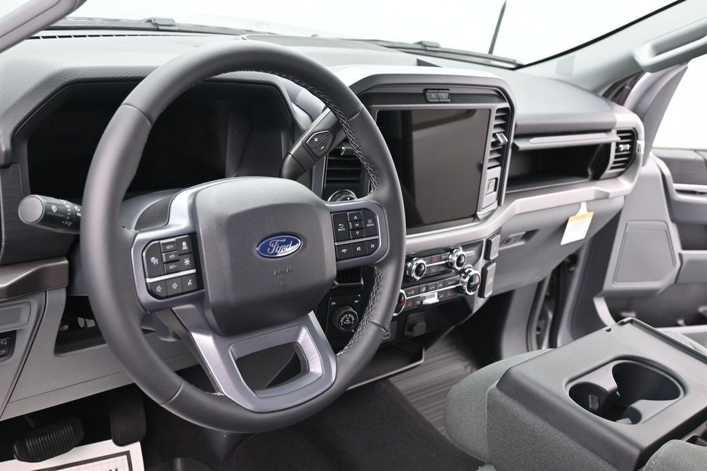 Ford F-150 Vehicle Full-screen Gallery Image 17