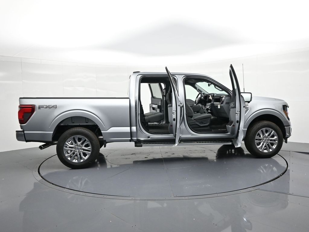 Ford F-150 Vehicle Full-screen Gallery Image 26