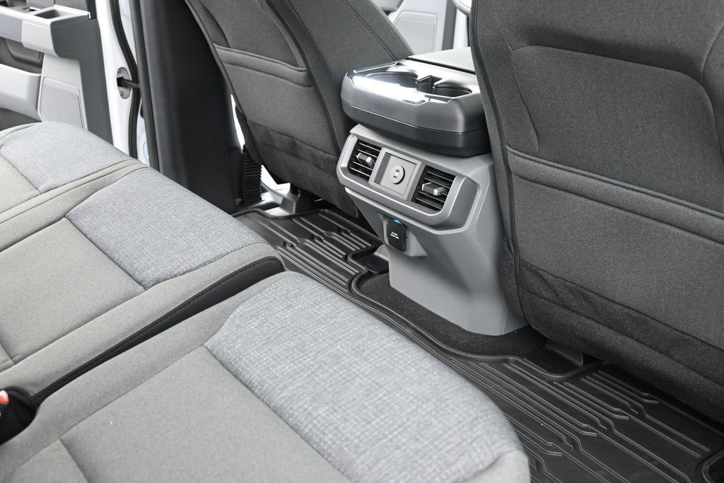 Ford F-150 Vehicle Full-screen Gallery Image 10