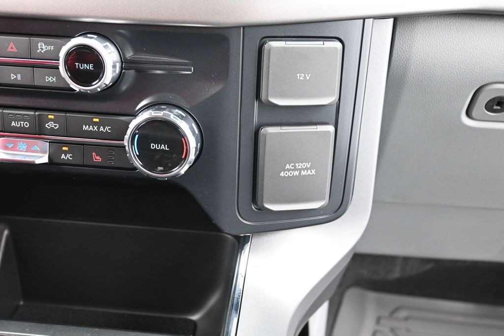 Ford F-150 Vehicle Full-screen Gallery Image 13