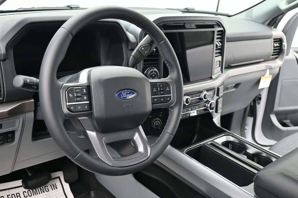 Ford F-150 Vehicle Full-screen Gallery Image 17