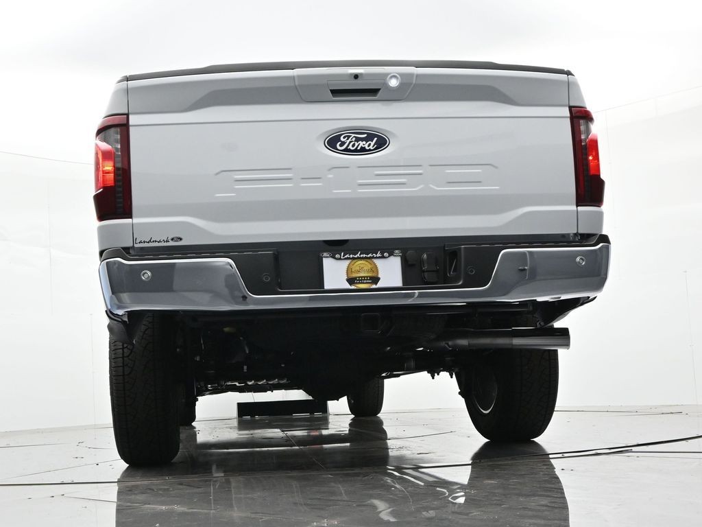 Ford F-150 Vehicle Full-screen Gallery Image 23