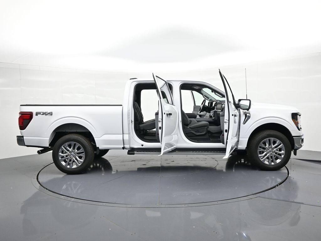 Ford F-150 Vehicle Full-screen Gallery Image 26