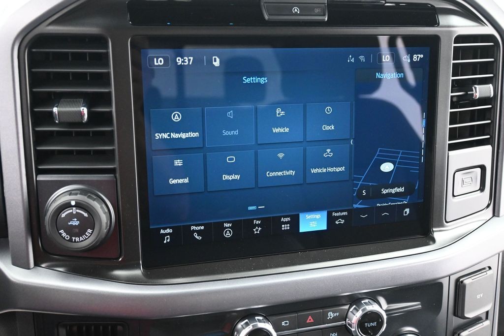 Ford F-150 Vehicle Full-screen Gallery Image 11
