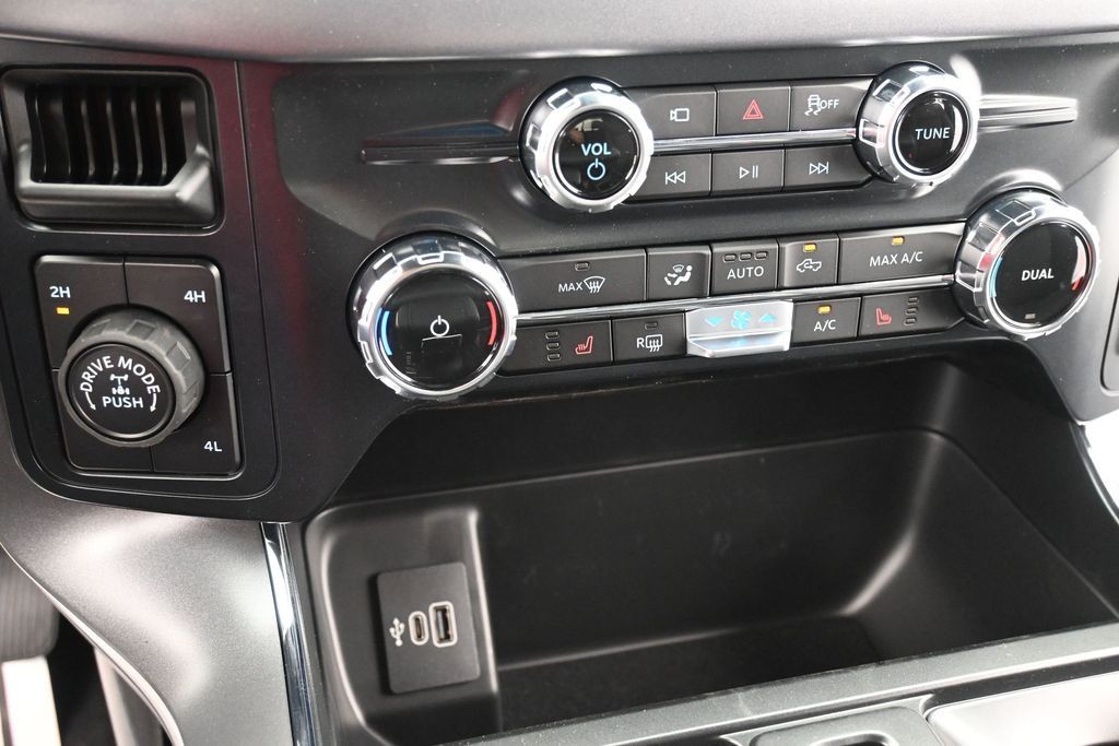 Ford F-150 Vehicle Full-screen Gallery Image 12