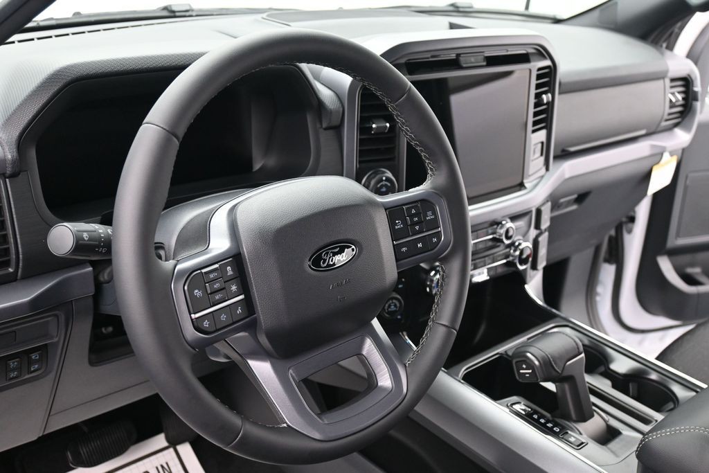 Ford F-150 Vehicle Full-screen Gallery Image 15
