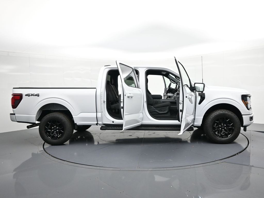 Ford F-150 Vehicle Full-screen Gallery Image 24