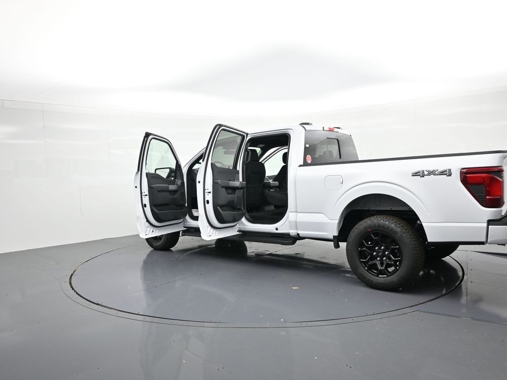 Ford F-150 Vehicle Full-screen Gallery Image 25