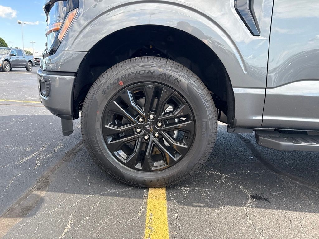 Ford F-150 Vehicle Full-screen Gallery Image 3