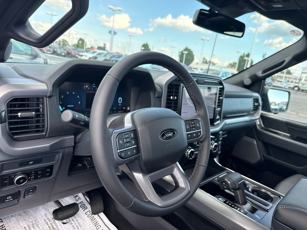 Ford F-150 Vehicle Full-screen Gallery Image 13