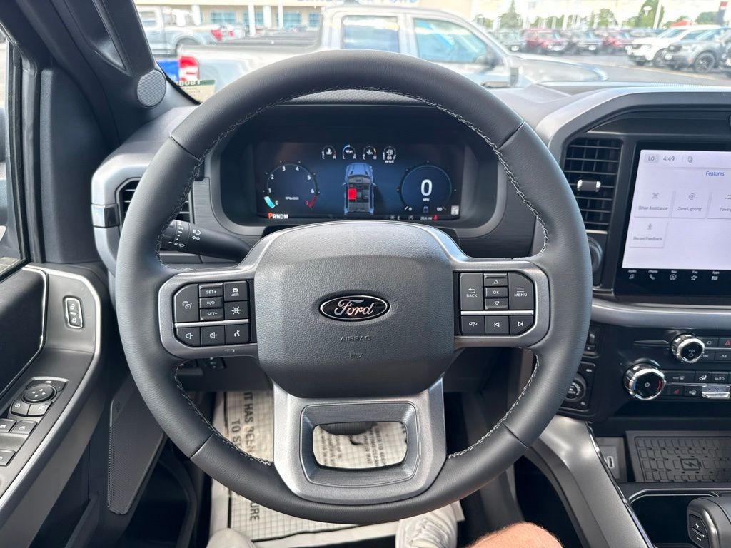 Ford F-150 Vehicle Full-screen Gallery Image 17