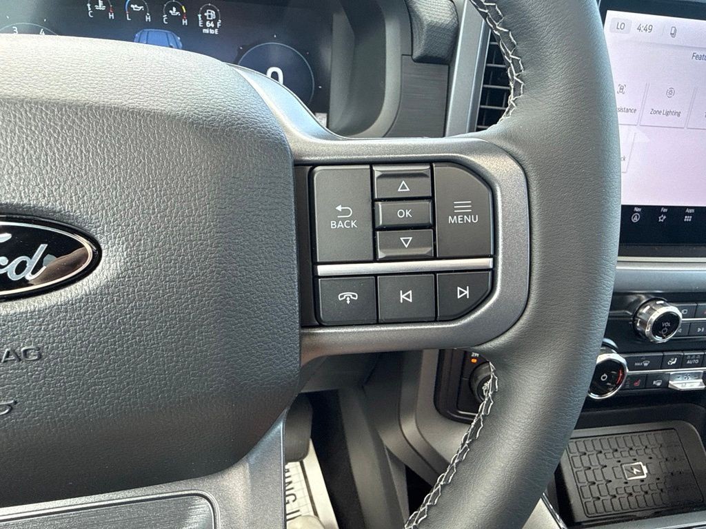 Ford F-150 Vehicle Full-screen Gallery Image 18