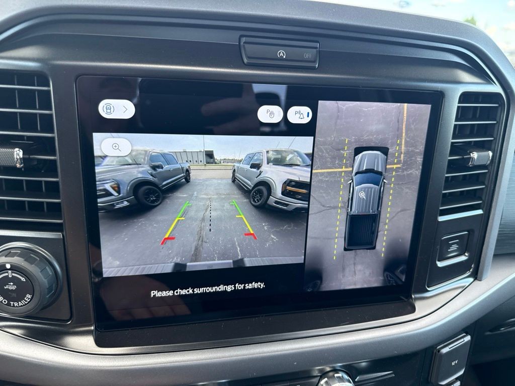 Ford F-150 Vehicle Full-screen Gallery Image 24