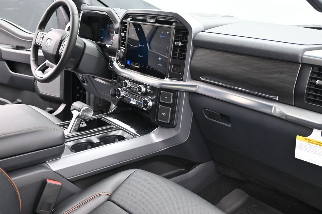 Ford F-150 Vehicle Full-screen Gallery Image 10