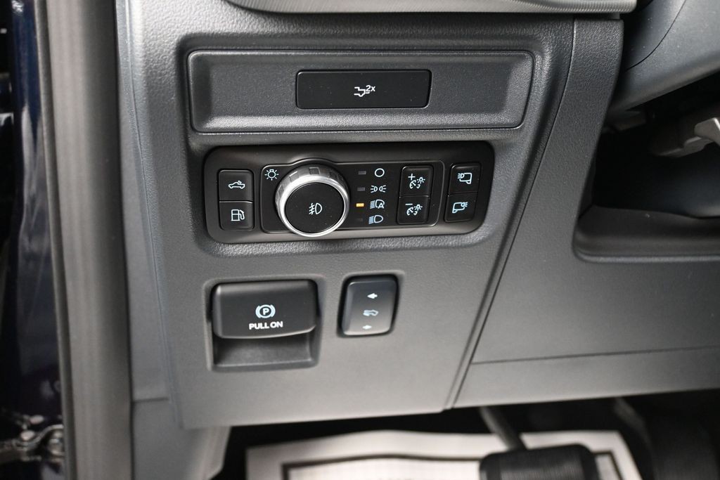 Ford F-150 Vehicle Full-screen Gallery Image 13
