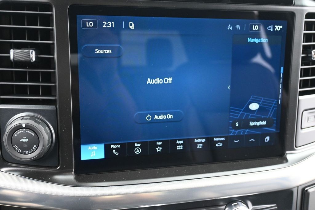 Ford F-150 Vehicle Full-screen Gallery Image 14