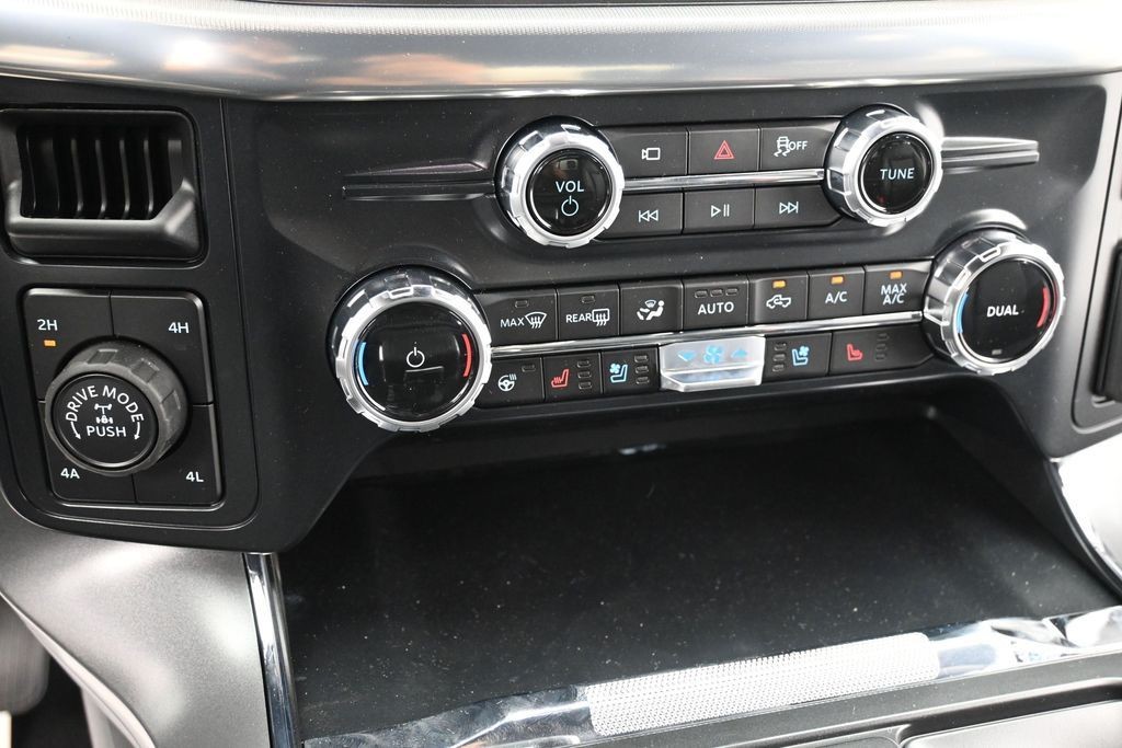 Ford F-150 Vehicle Full-screen Gallery Image 15