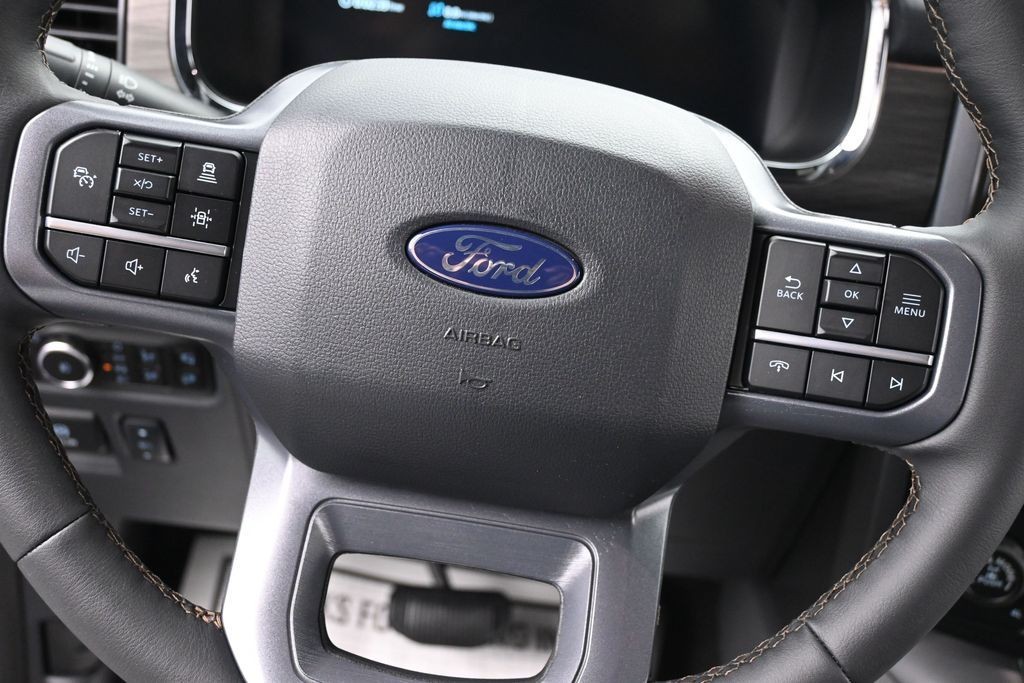 Ford F-150 Vehicle Full-screen Gallery Image 16