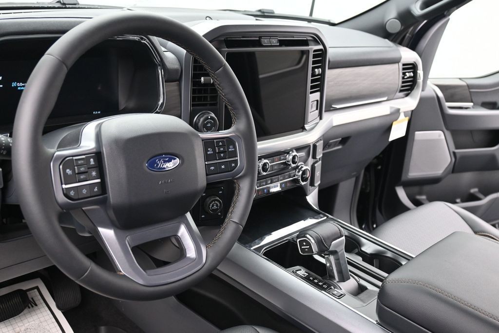 Ford F-150 Vehicle Full-screen Gallery Image 17