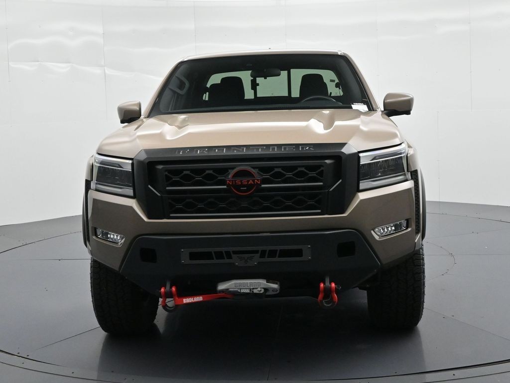 Nissan Frontier Vehicle Full-screen Gallery Image 3