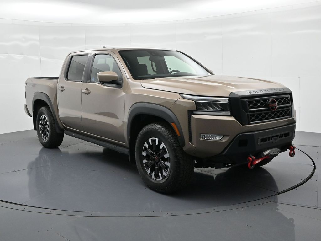 Nissan Frontier Vehicle Full-screen Gallery Image 4