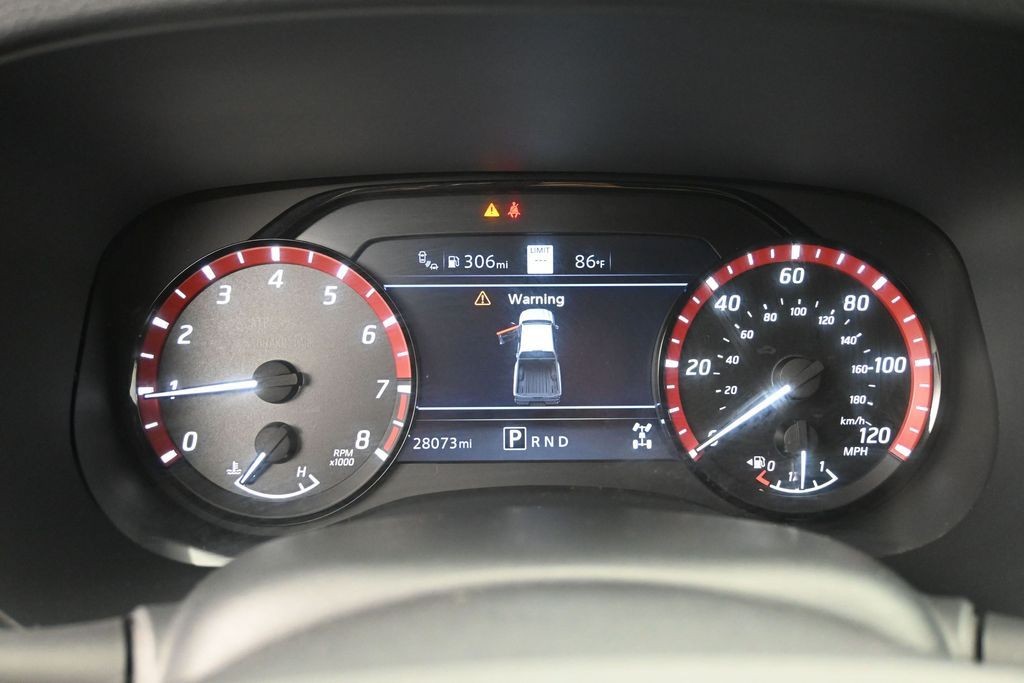 Nissan Frontier Vehicle Full-screen Gallery Image 10