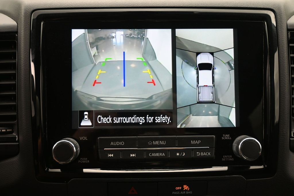 Nissan Frontier Vehicle Full-screen Gallery Image 12