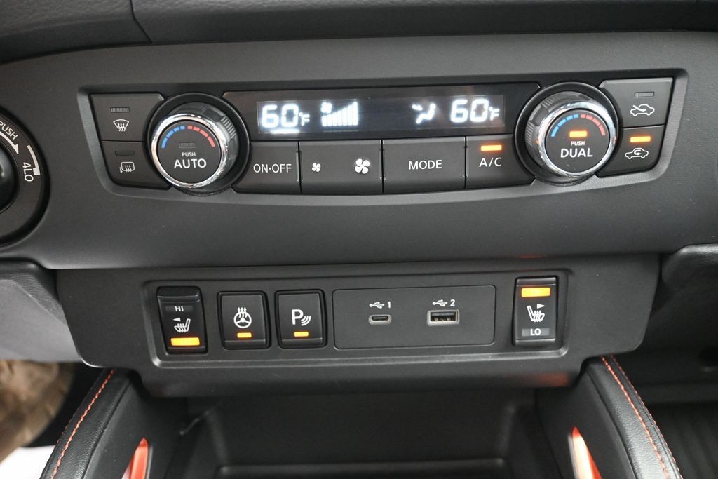 Nissan Frontier Vehicle Full-screen Gallery Image 13