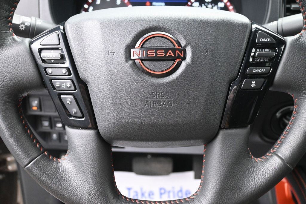 Nissan Frontier Vehicle Full-screen Gallery Image 16