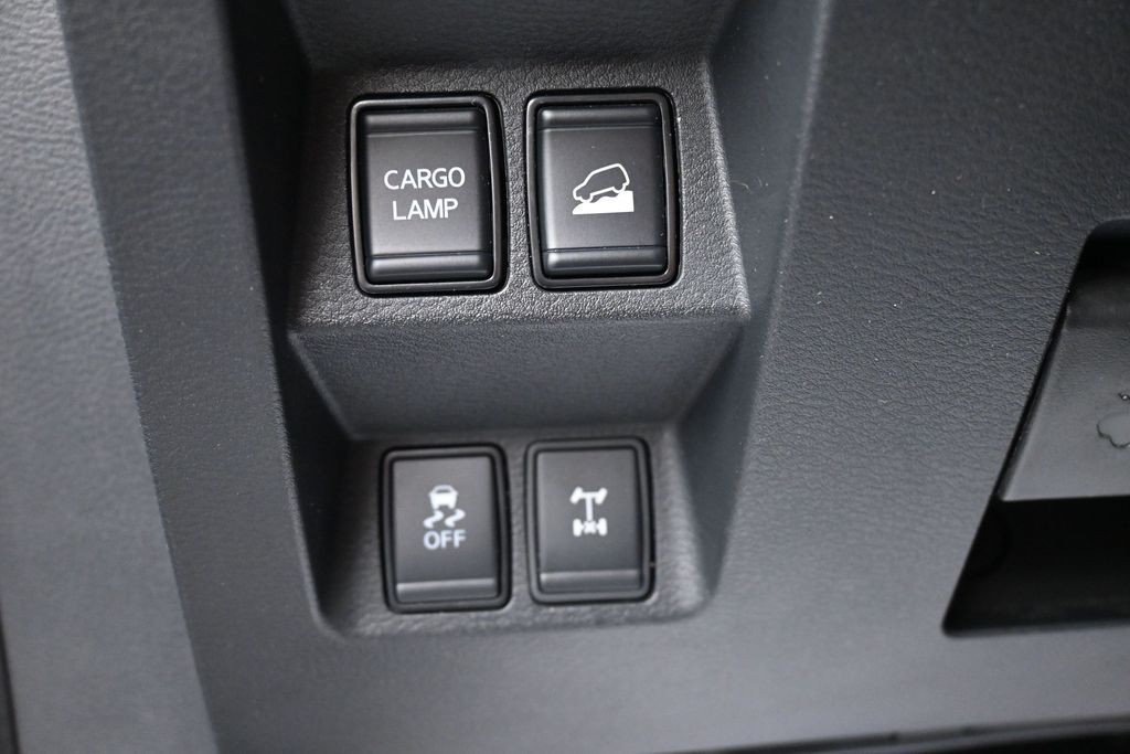 Nissan Frontier Vehicle Full-screen Gallery Image 20