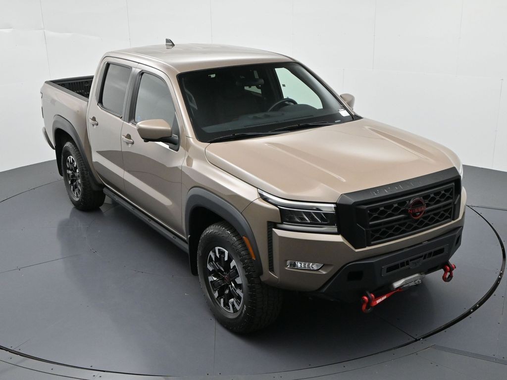 Nissan Frontier Vehicle Full-screen Gallery Image 22