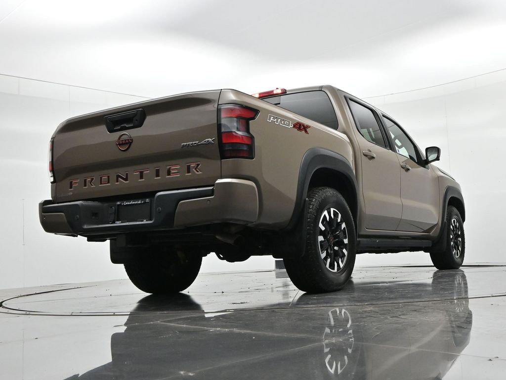 Nissan Frontier Vehicle Full-screen Gallery Image 28