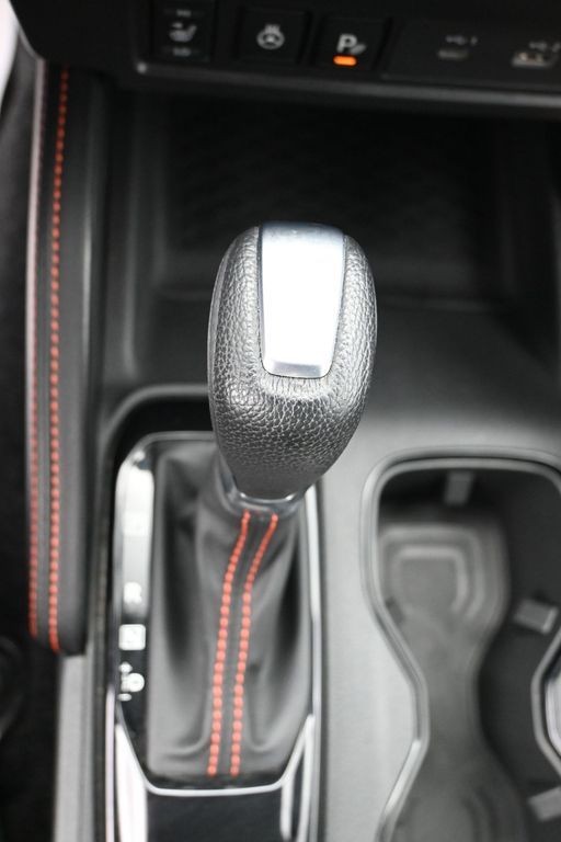 Nissan Frontier Vehicle Full-screen Gallery Image 15