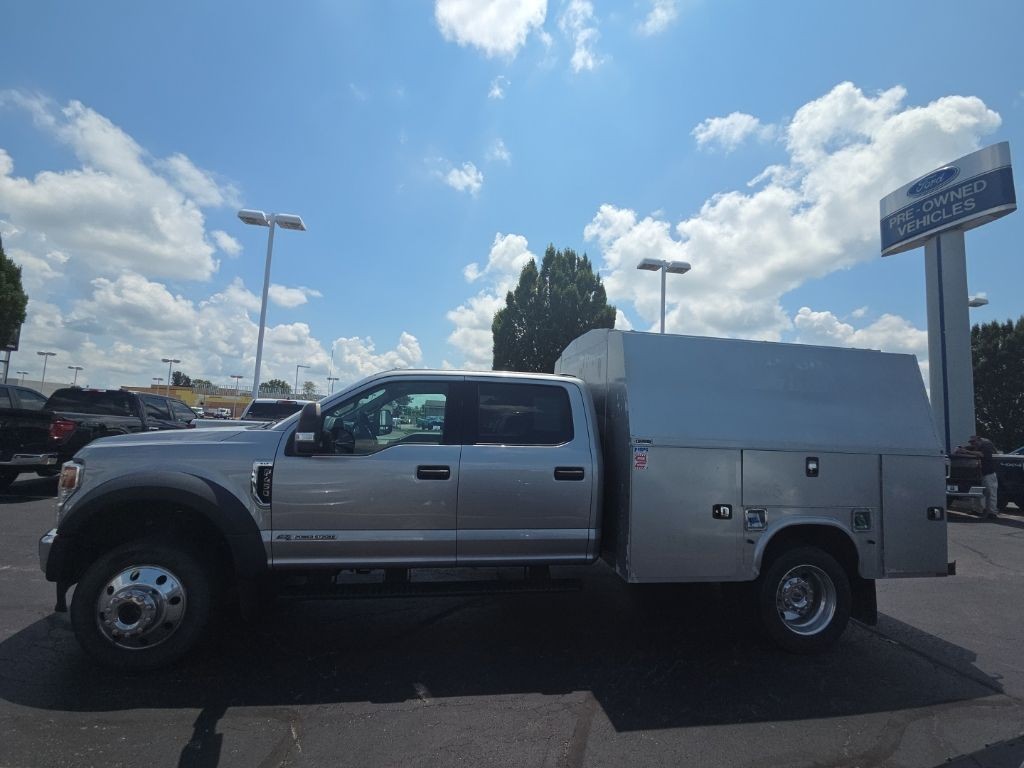 Ford Super Duty F-450 DRW Vehicle Full-screen Gallery Image 4