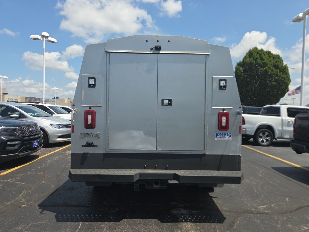 Ford Super Duty F-450 DRW Vehicle Full-screen Gallery Image 7